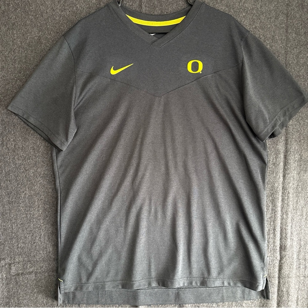 Nike‎ Men’s Large Shirt Oregon Ducks Dri Fit Short Sleeve Gray Yellow University